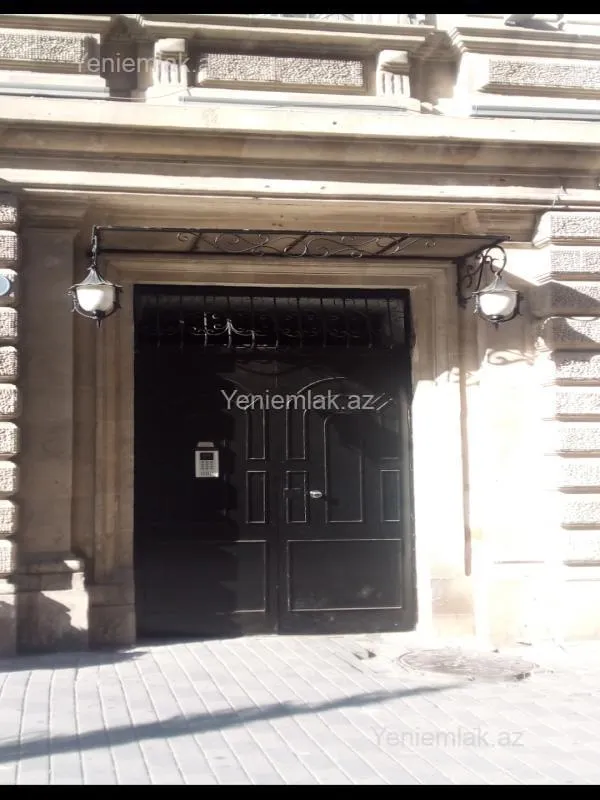 Satılır 4 otaqlı köhnə tikili 85 m²