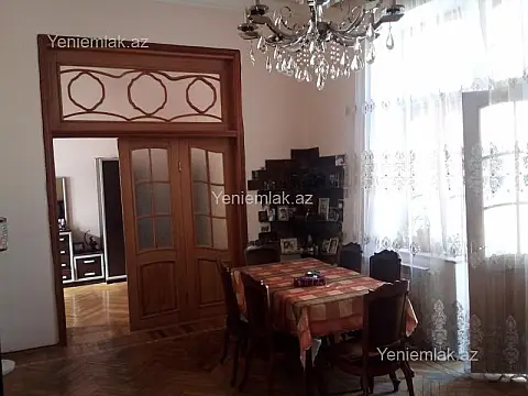 Satılır 4 otaqlı köhnə tikili 85 m²