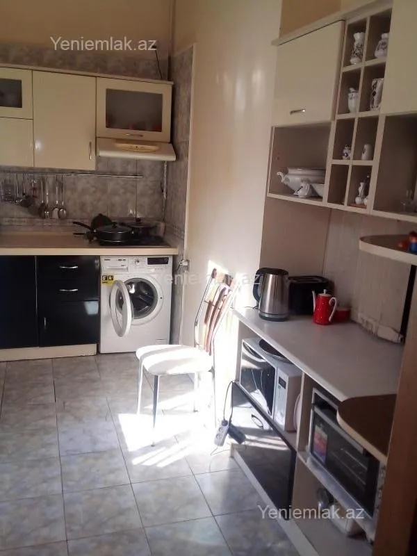 Satılır 4 otaqlı köhnə tikili 85 m²
