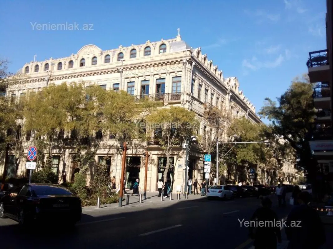 Satılır 4 otaqlı köhnə tikili 85 m²