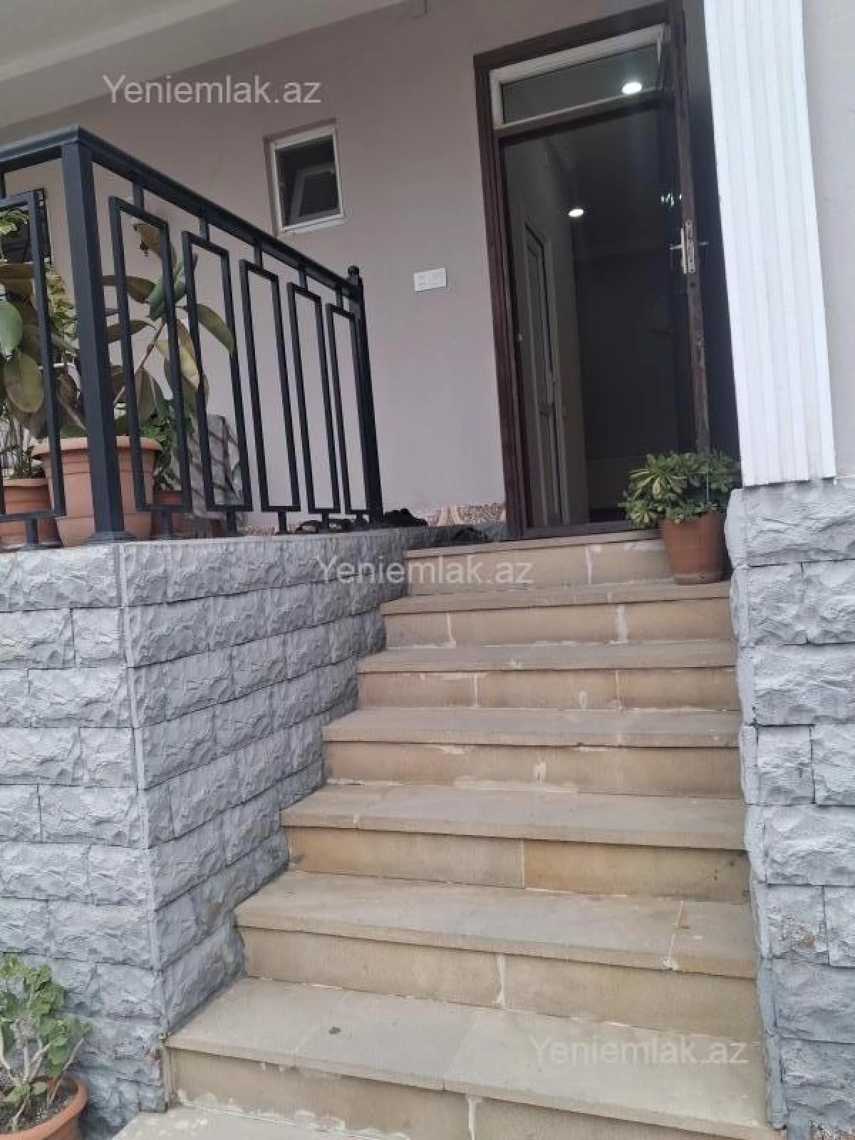 Satılır 6 otaqlı həyət evi 175 m²