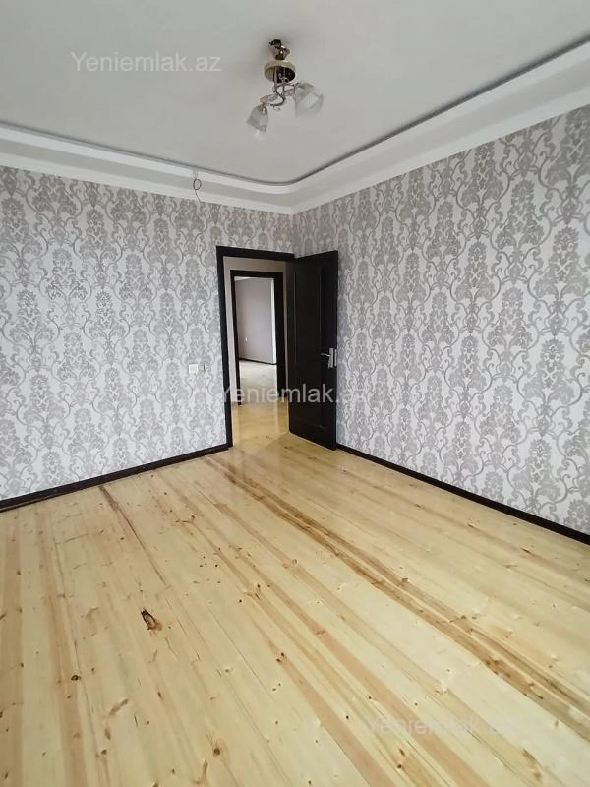 Satılır 5 otaqlı köhnə tikili 120 m²