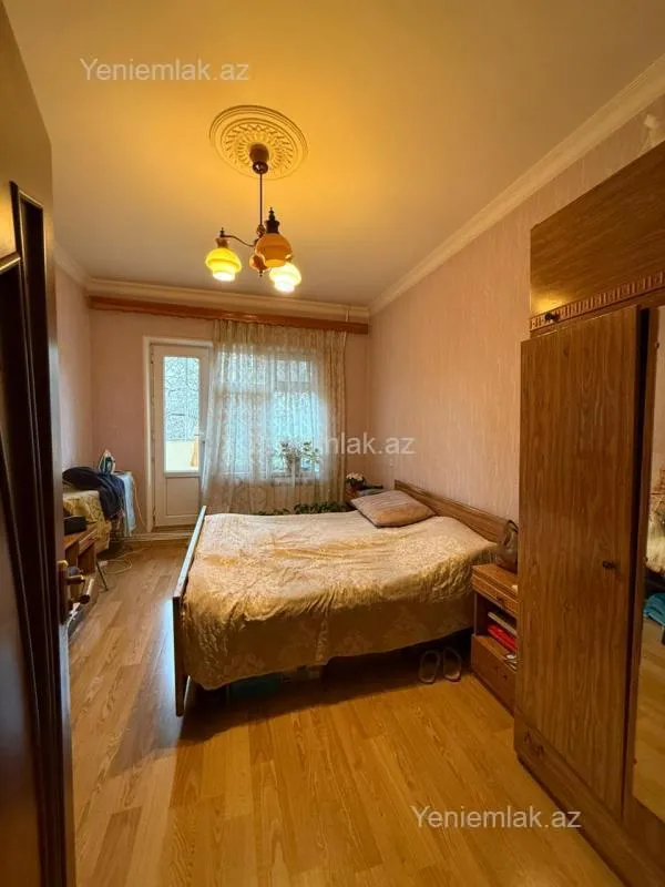 Satılır 5 otaqlı köhnə tikili 120 m²