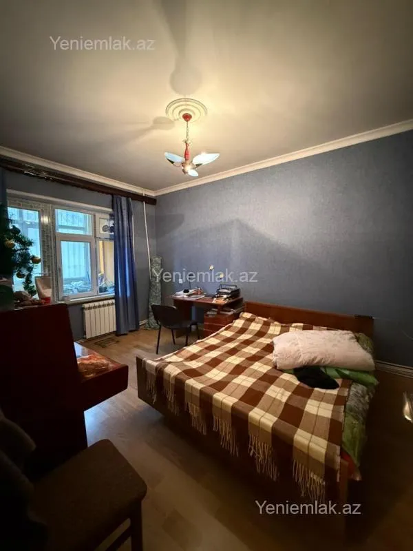 Satılır 5 otaqlı köhnə tikili 120 m²