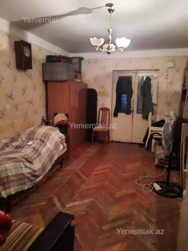 Satılır 4 otaqlı köhnə tikili 100 m²