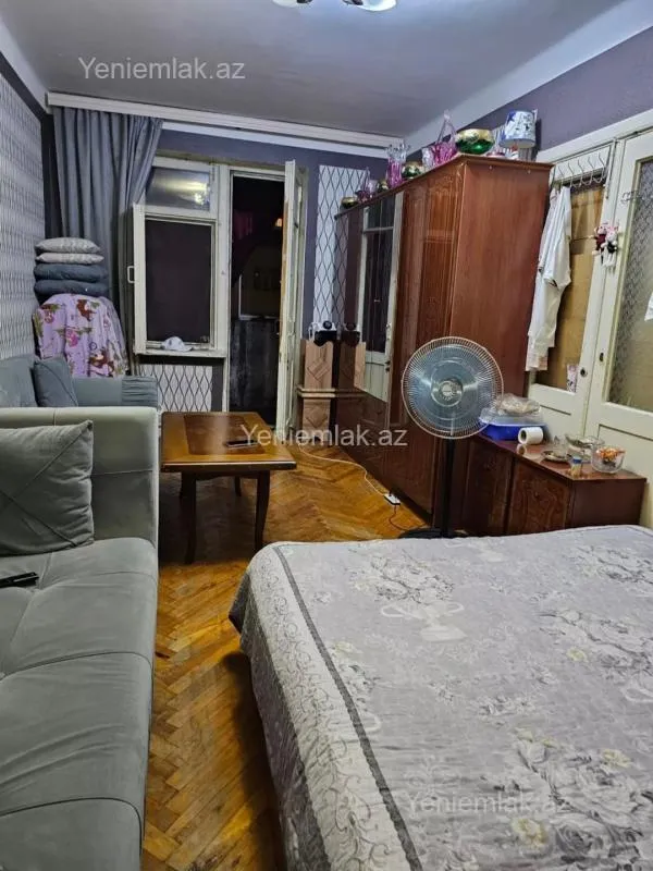 Satılır 4 otaqlı köhnə tikili 100 m²