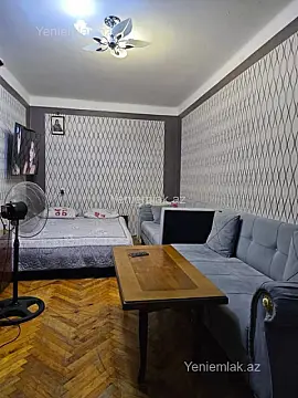 Satılır 4 otaqlı köhnə tikili 100 m²