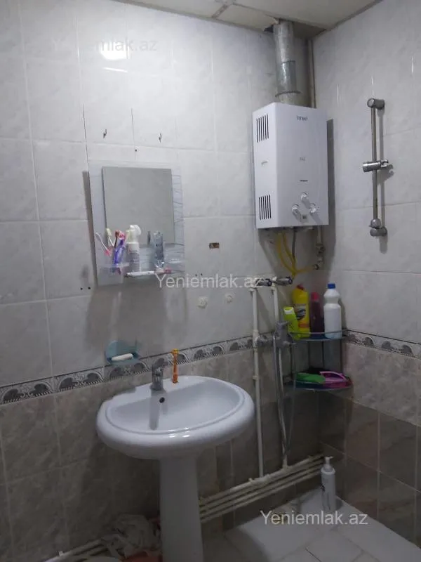 Satılır 2 otaqlı köhnə tikili 72 m²