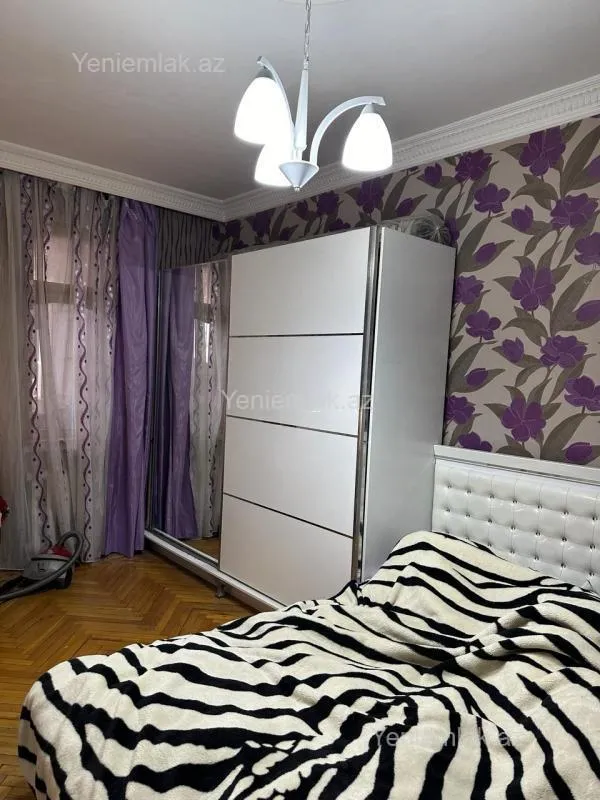 Satılır 4 otaqlı köhnə tikili 100 m²