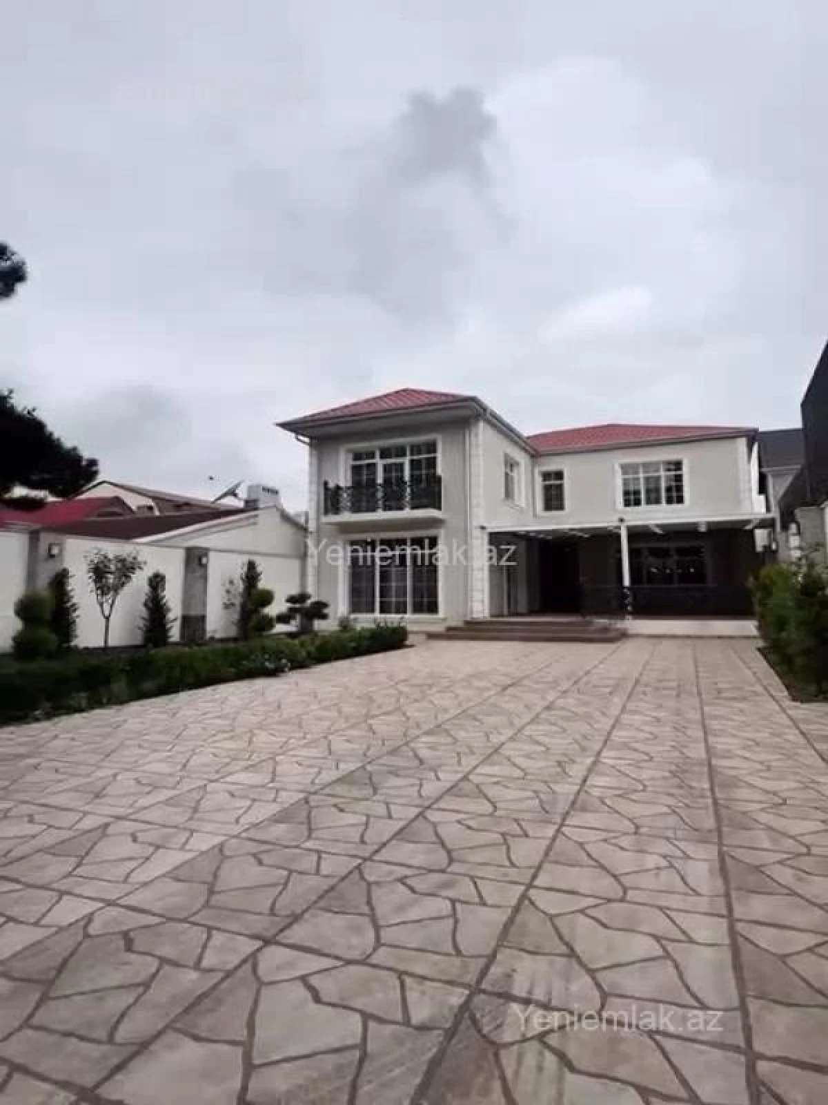 Satılır 6 otaqlı həyət evi 350 m²