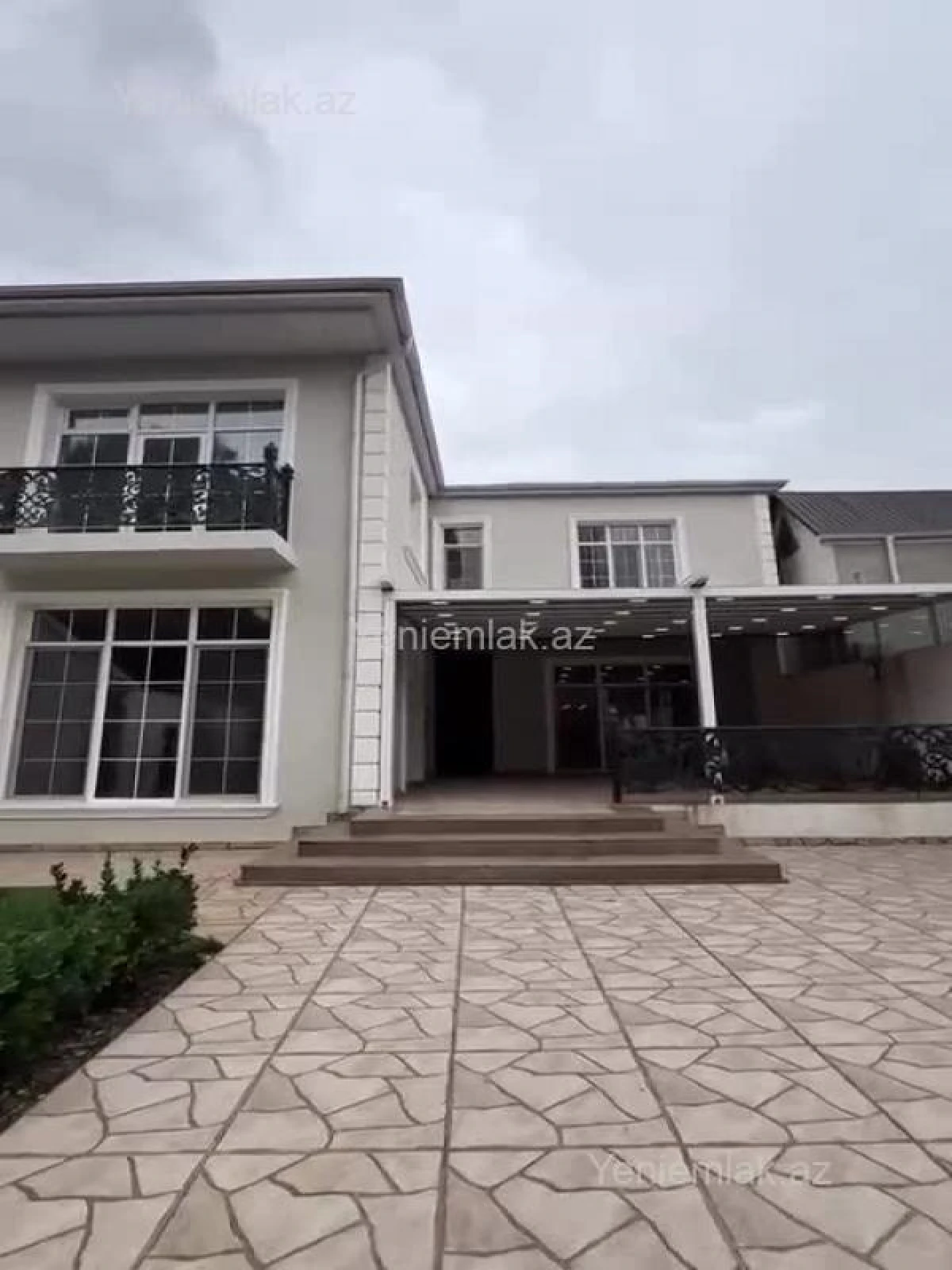 Satılır 6 otaqlı həyət evi 350 m²