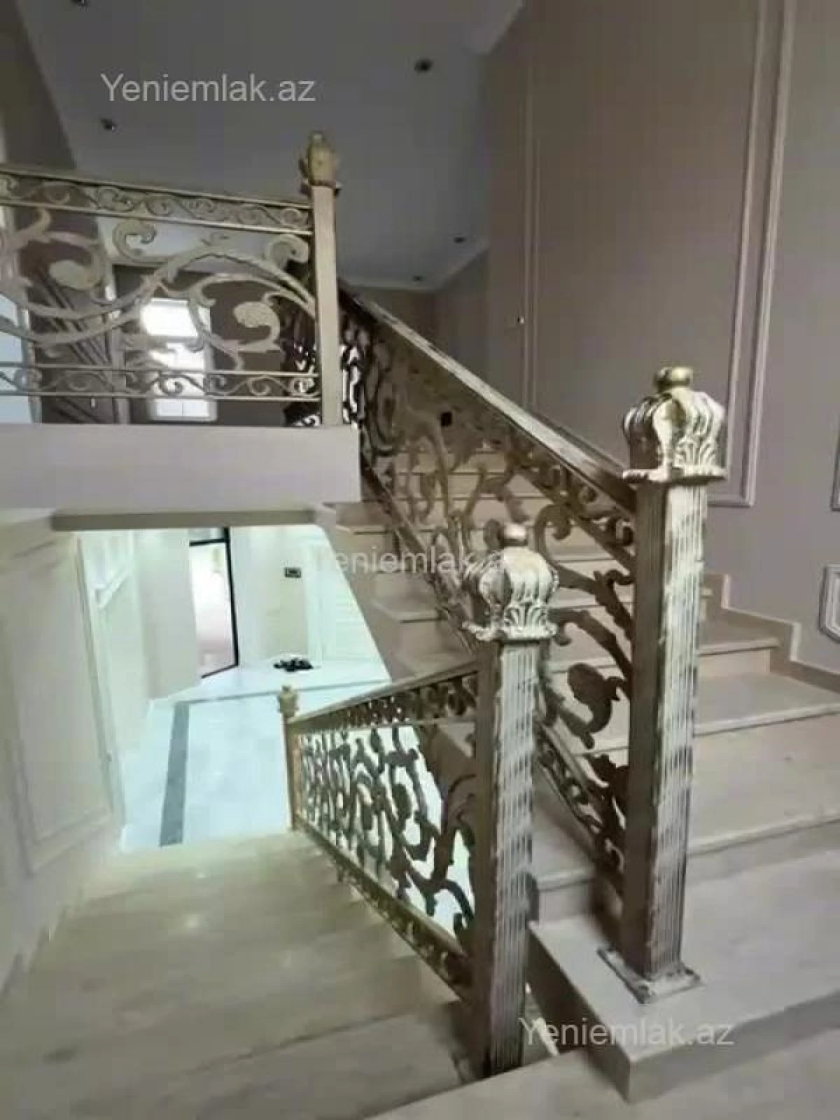 Satılır 6 otaqlı həyət evi 350 m²