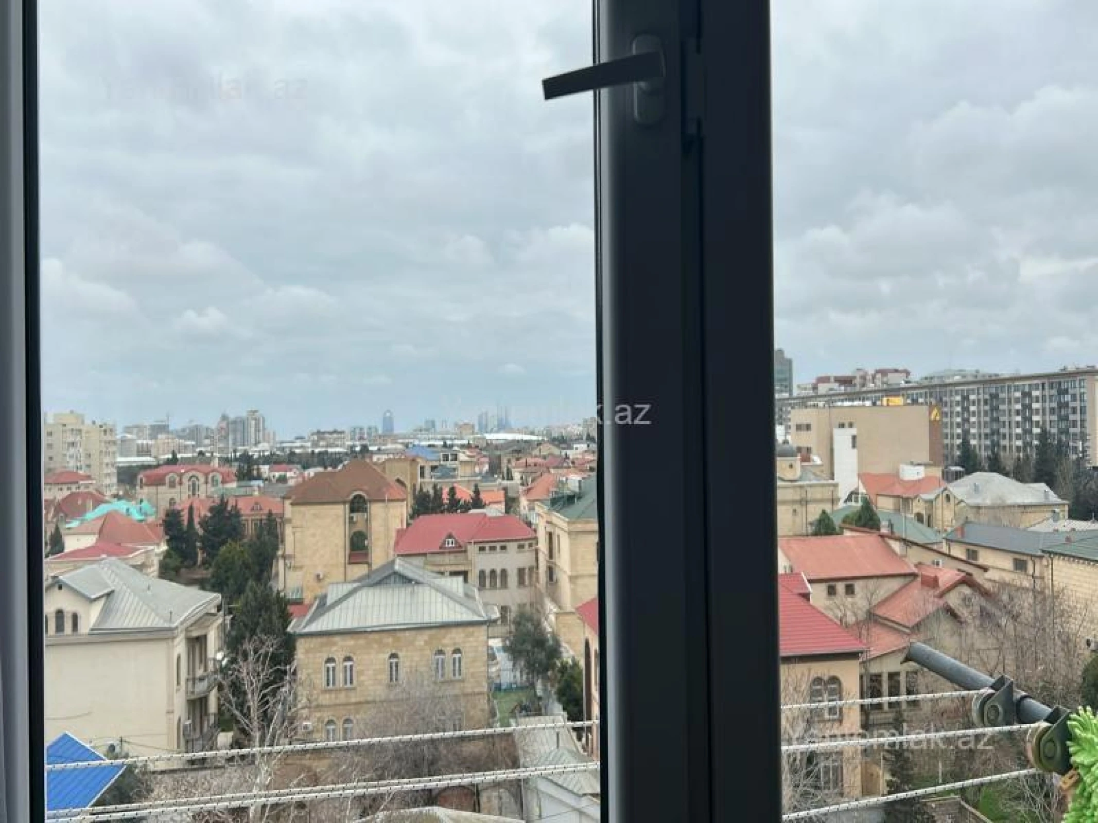 Satılır 2 otaqlı köhnə tikili 70 m²