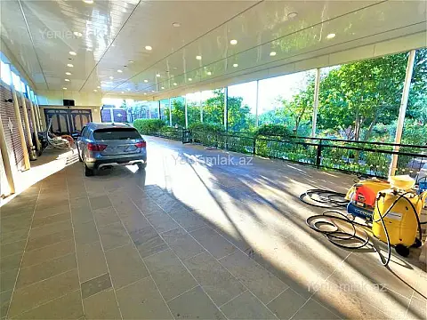 Satılır 8 otaqlı həyət evi 300 m²