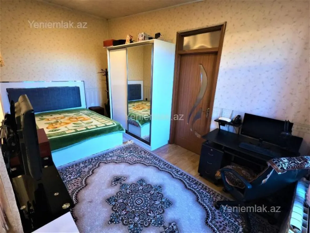 Satılır 8 otaqlı həyət evi 300 m²