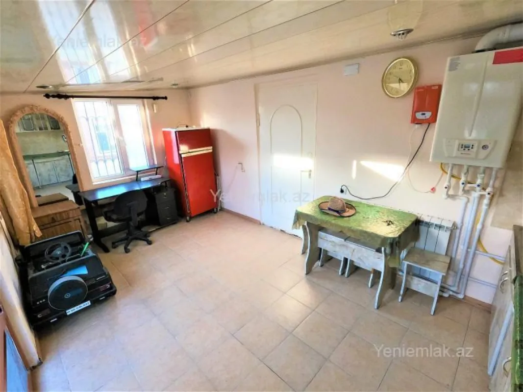 Satılır 8 otaqlı həyət evi 300 m²