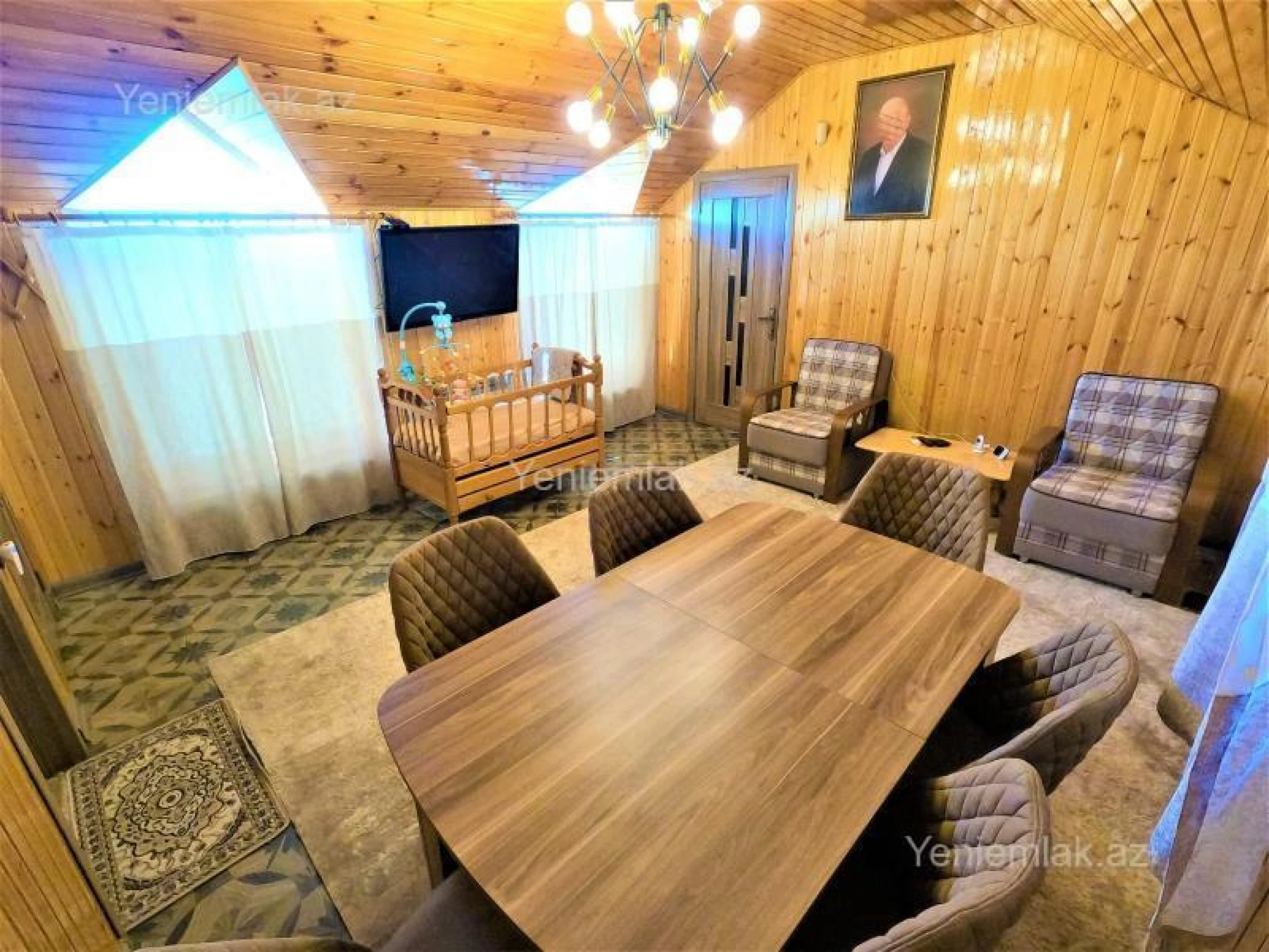 Satılır 8 otaqlı həyət evi 300 m²