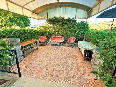 Satılır 8 otaqlı həyət evi 300 m²