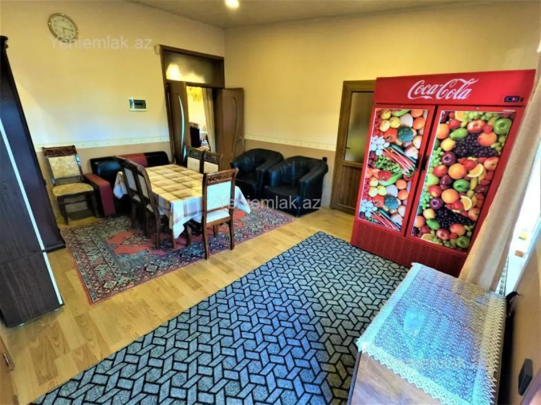 Satılır 8 otaqlı həyət evi 300 m²