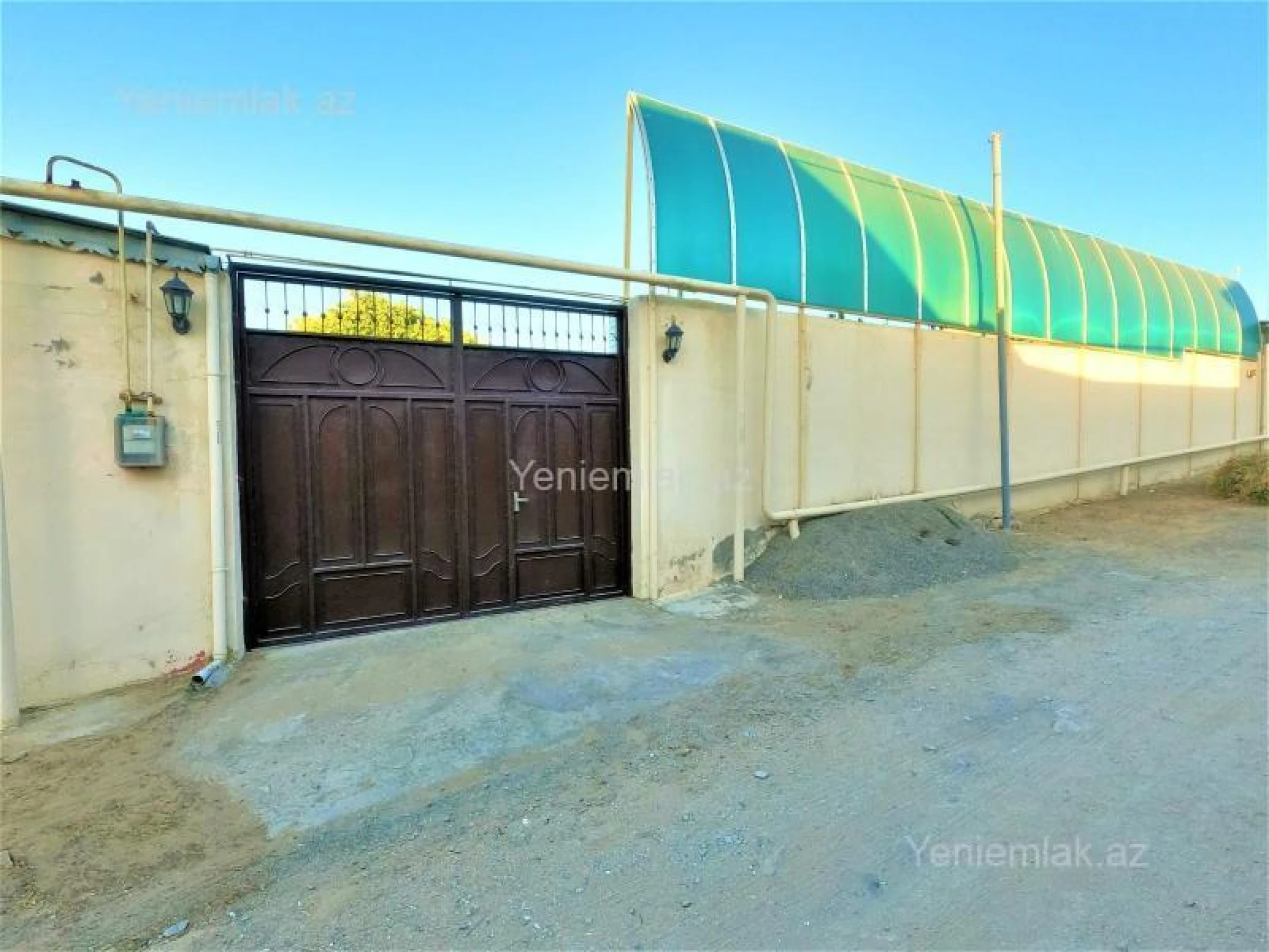 Satılır 8 otaqlı həyət evi 300 m²
