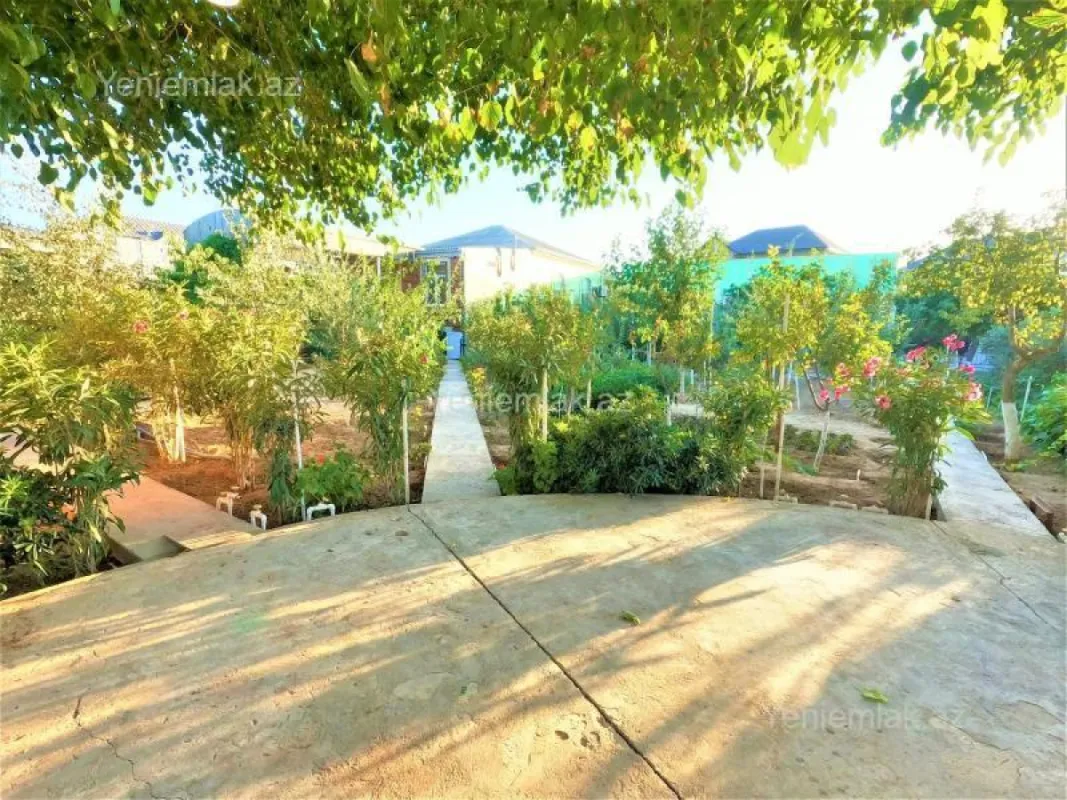 Satılır 8 otaqlı həyət evi 300 m²