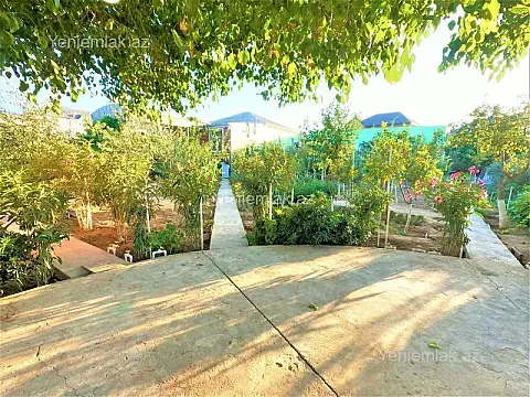 Satılır 8 otaqlı həyət evi 300 m²