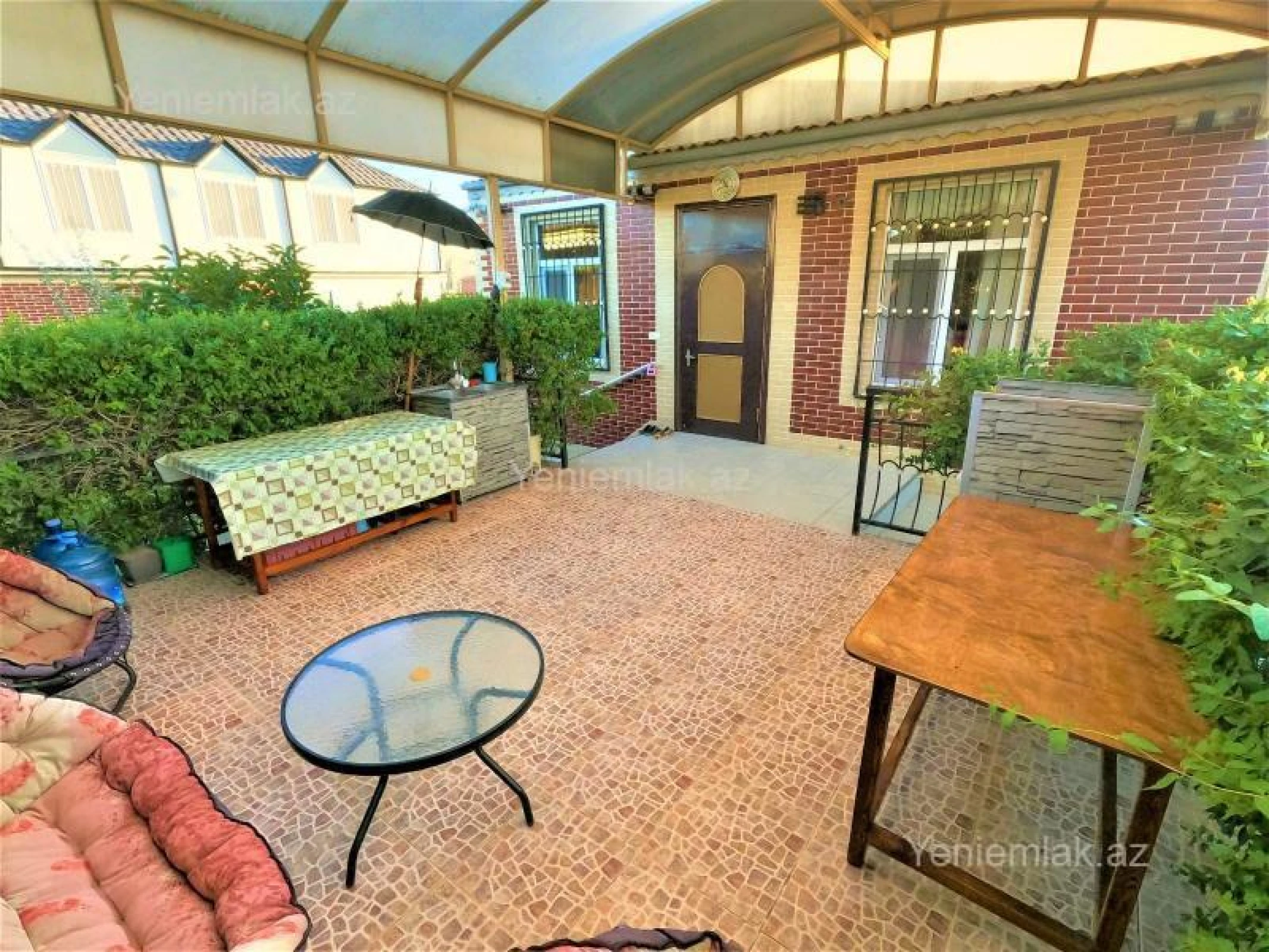 Satılır 8 otaqlı həyət evi 300 m²