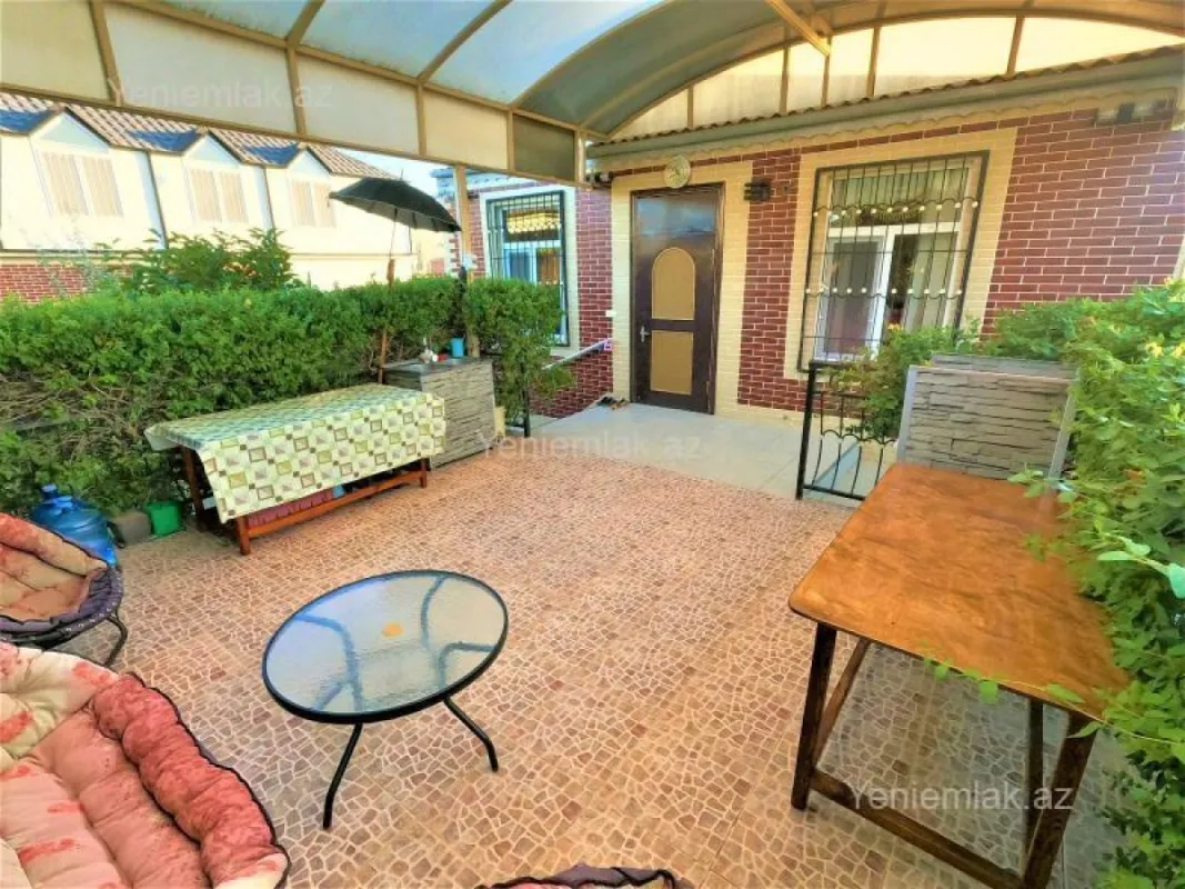 Satılır 8 otaqlı həyət evi 300 m²