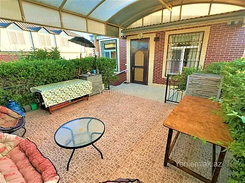 Satılır 8 otaqlı həyət evi 300 m²