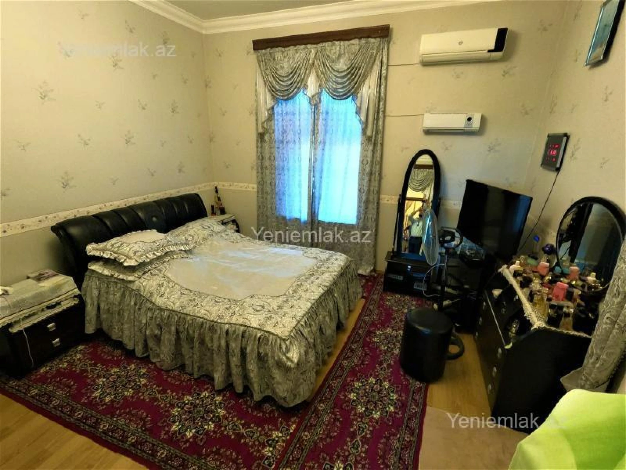 Satılır 8 otaqlı həyət evi 300 m²