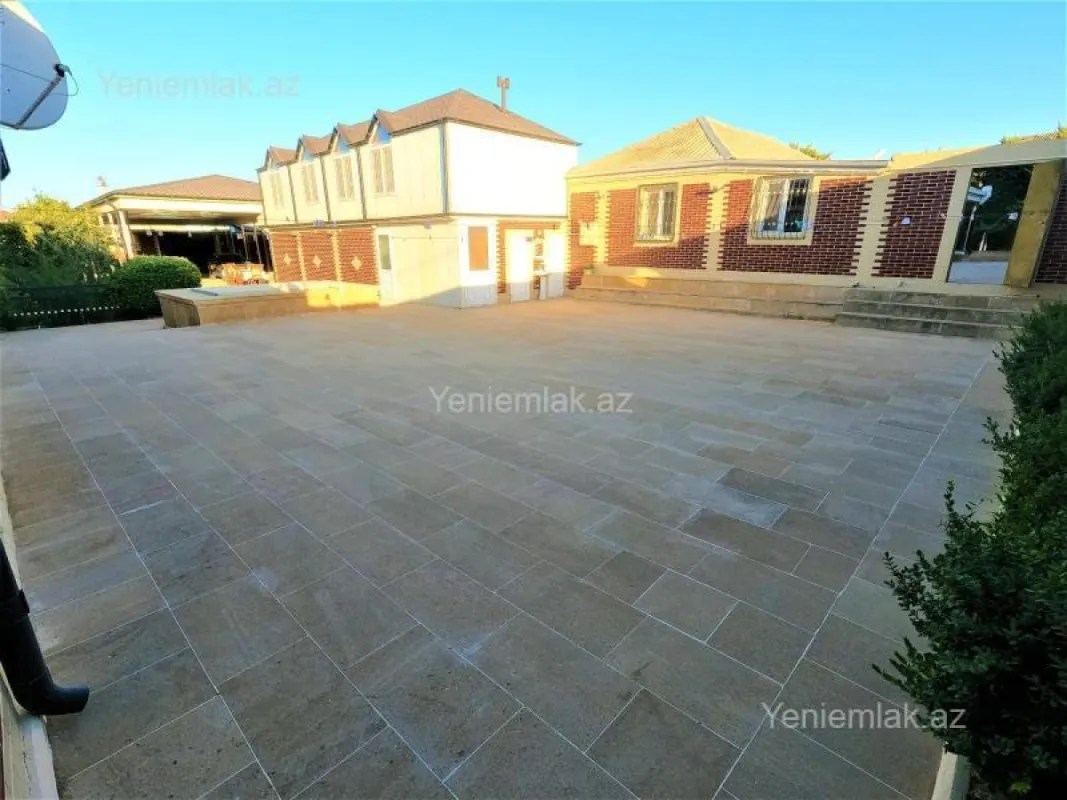 Satılır 8 otaqlı həyət evi 300 m²
