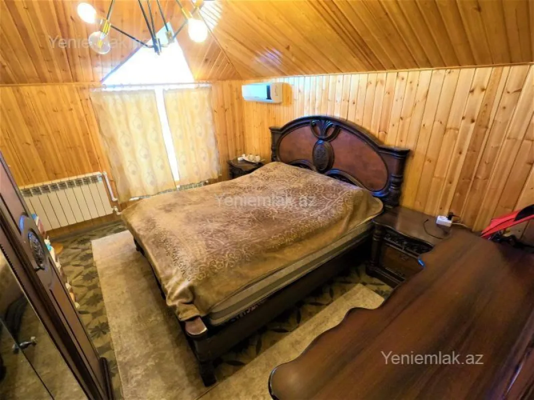 Satılır 8 otaqlı həyət evi 300 m²