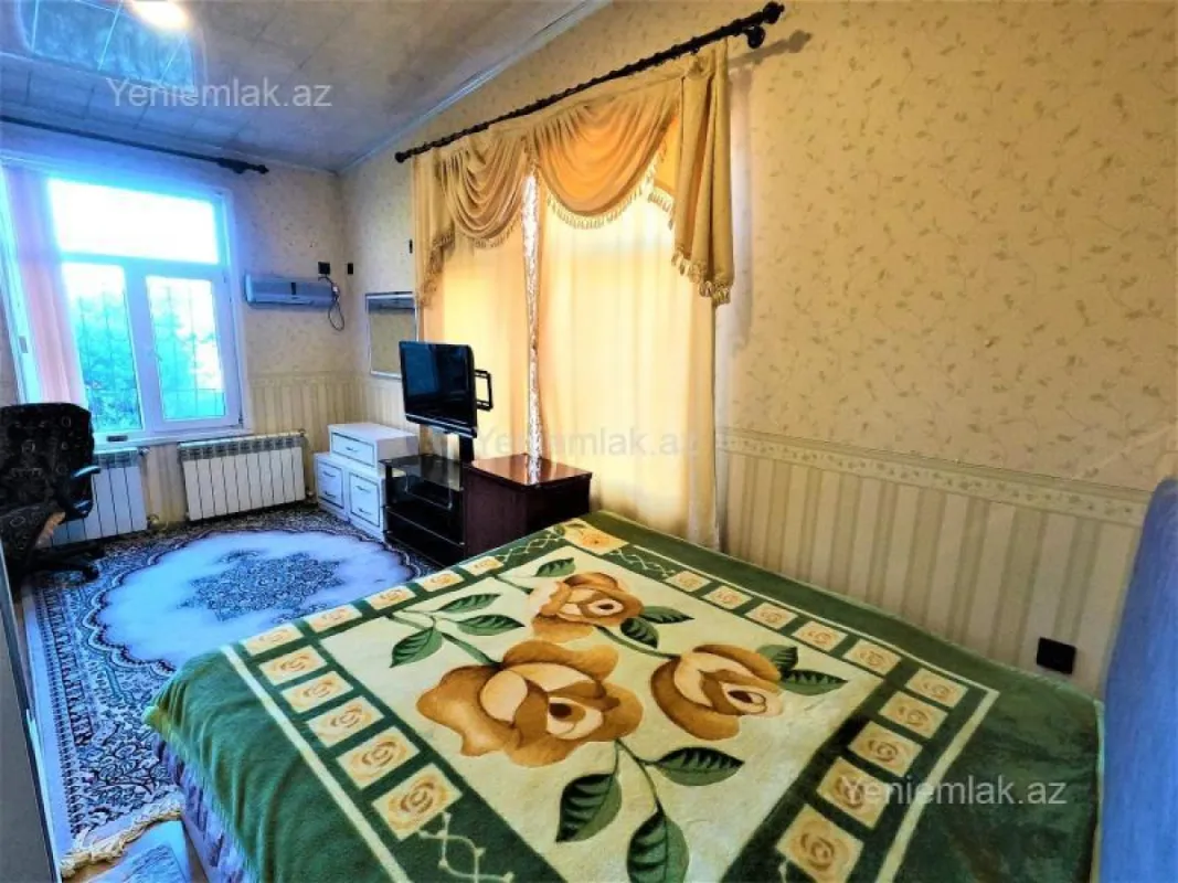 Satılır 8 otaqlı həyət evi 300 m²