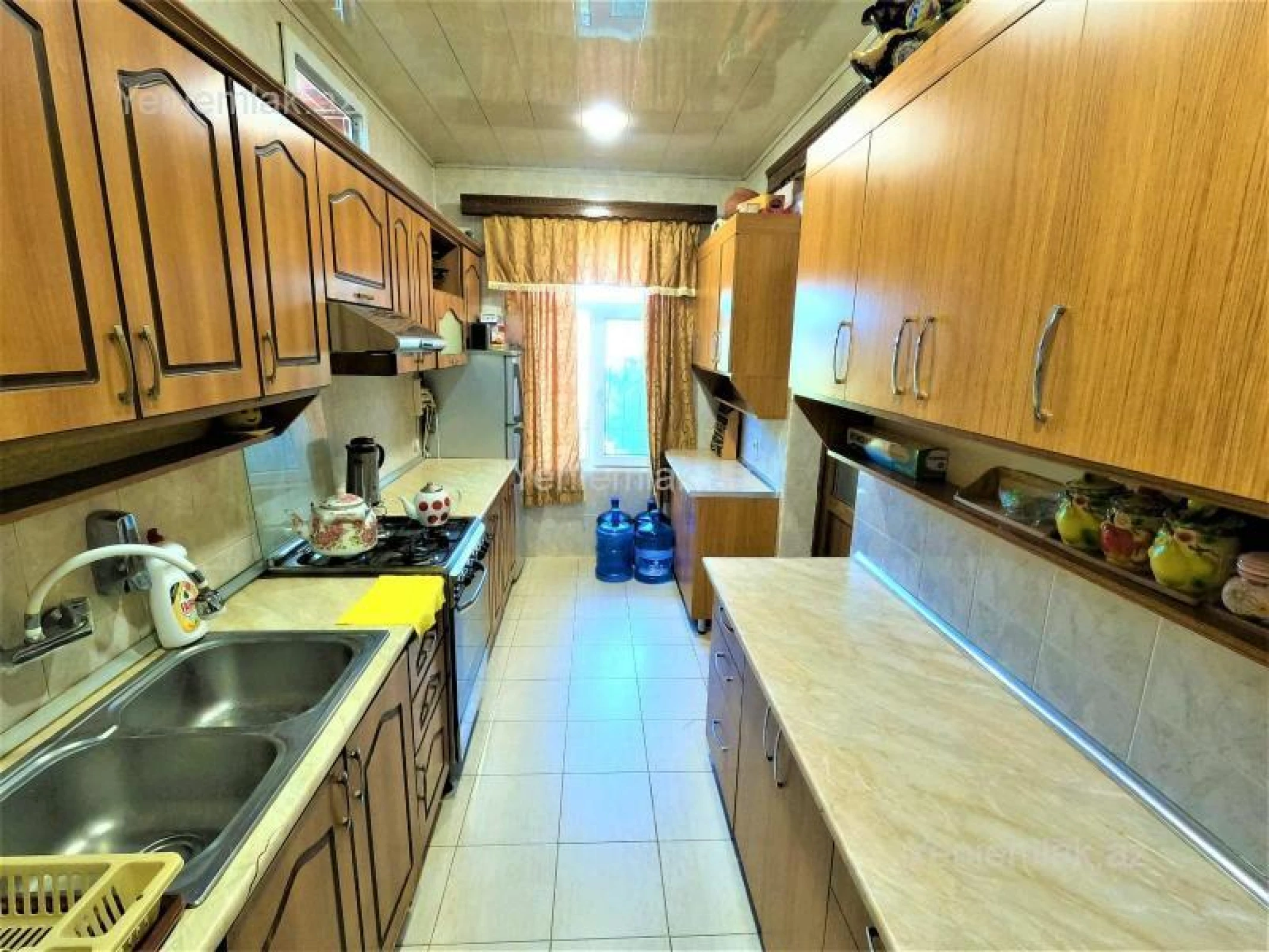 Satılır 8 otaqlı həyət evi 300 m²