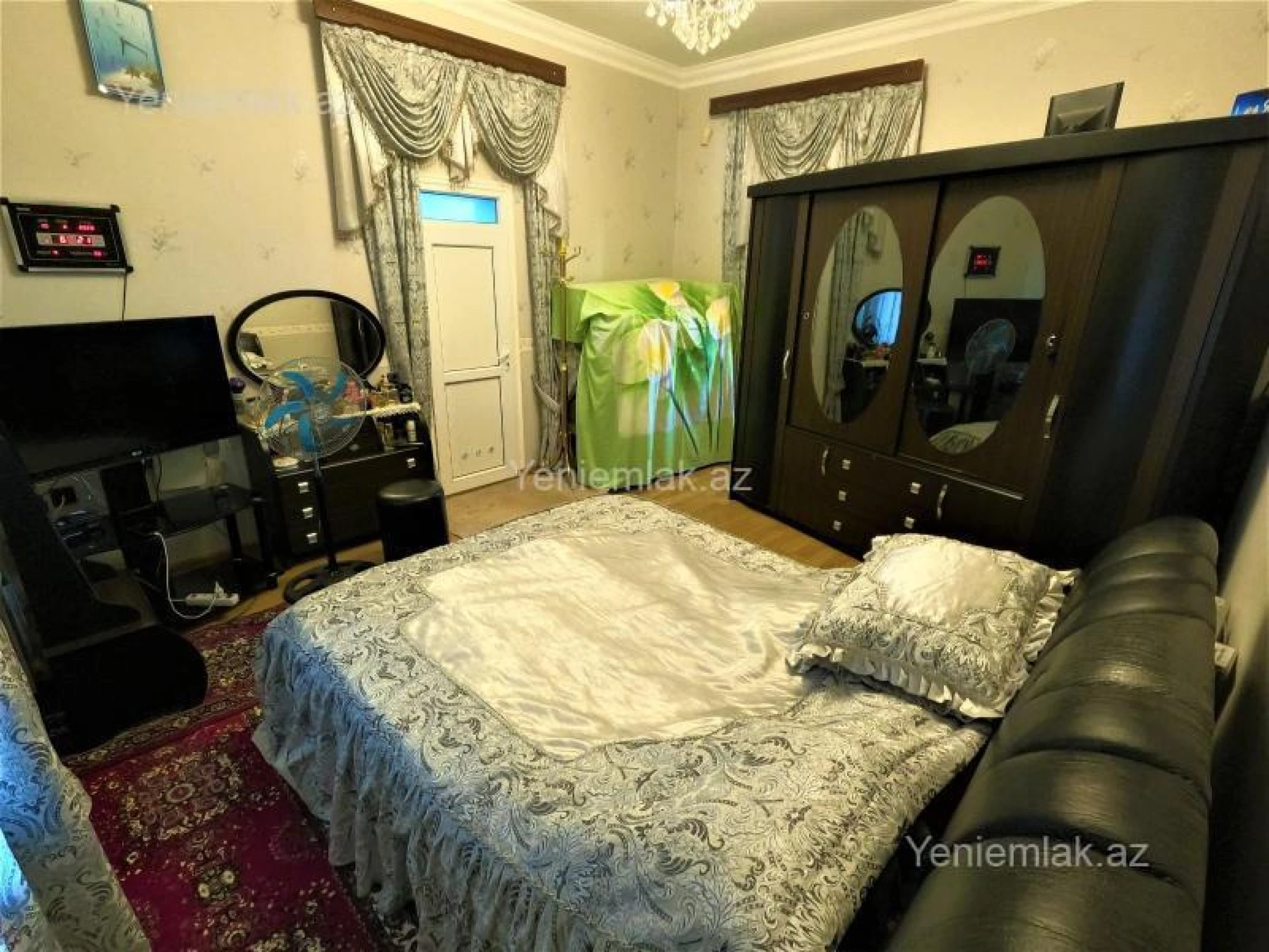 Satılır 8 otaqlı həyət evi 300 m²