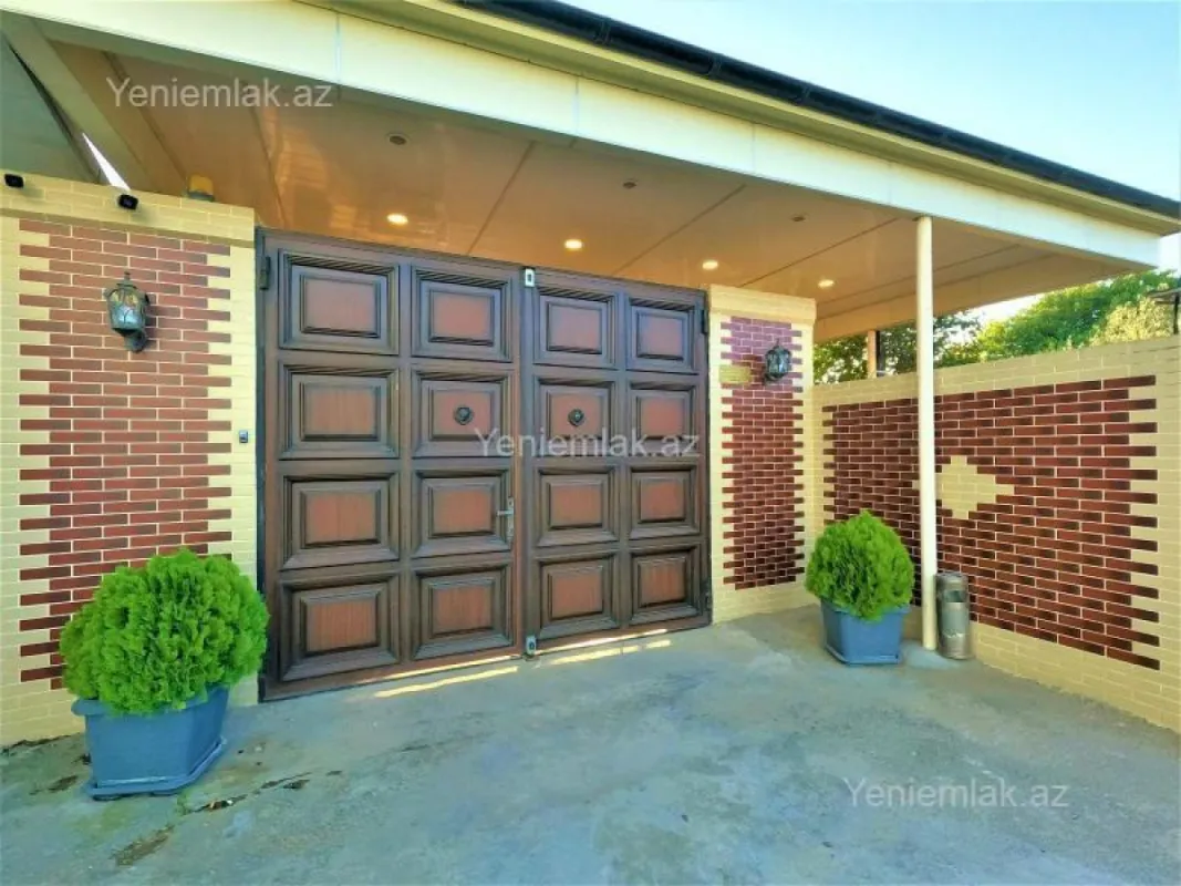 Satılır 8 otaqlı həyət evi 300 m²