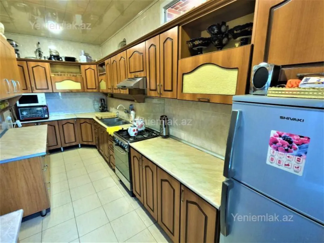 Satılır 8 otaqlı həyət evi 300 m²