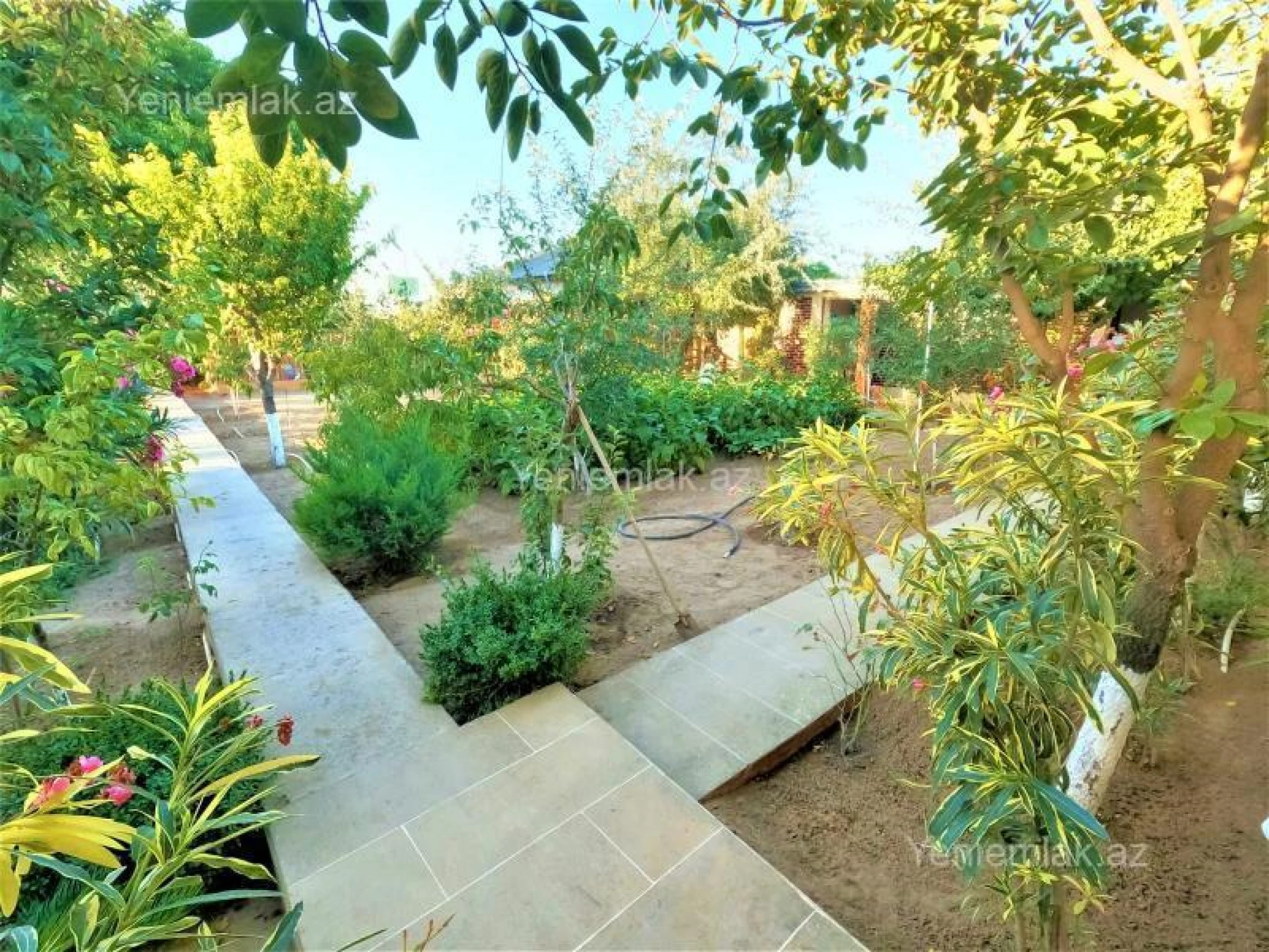 Satılır 8 otaqlı həyət evi 300 m²