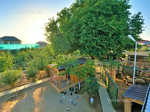 Satılır 8 otaqlı həyət evi 300 m²