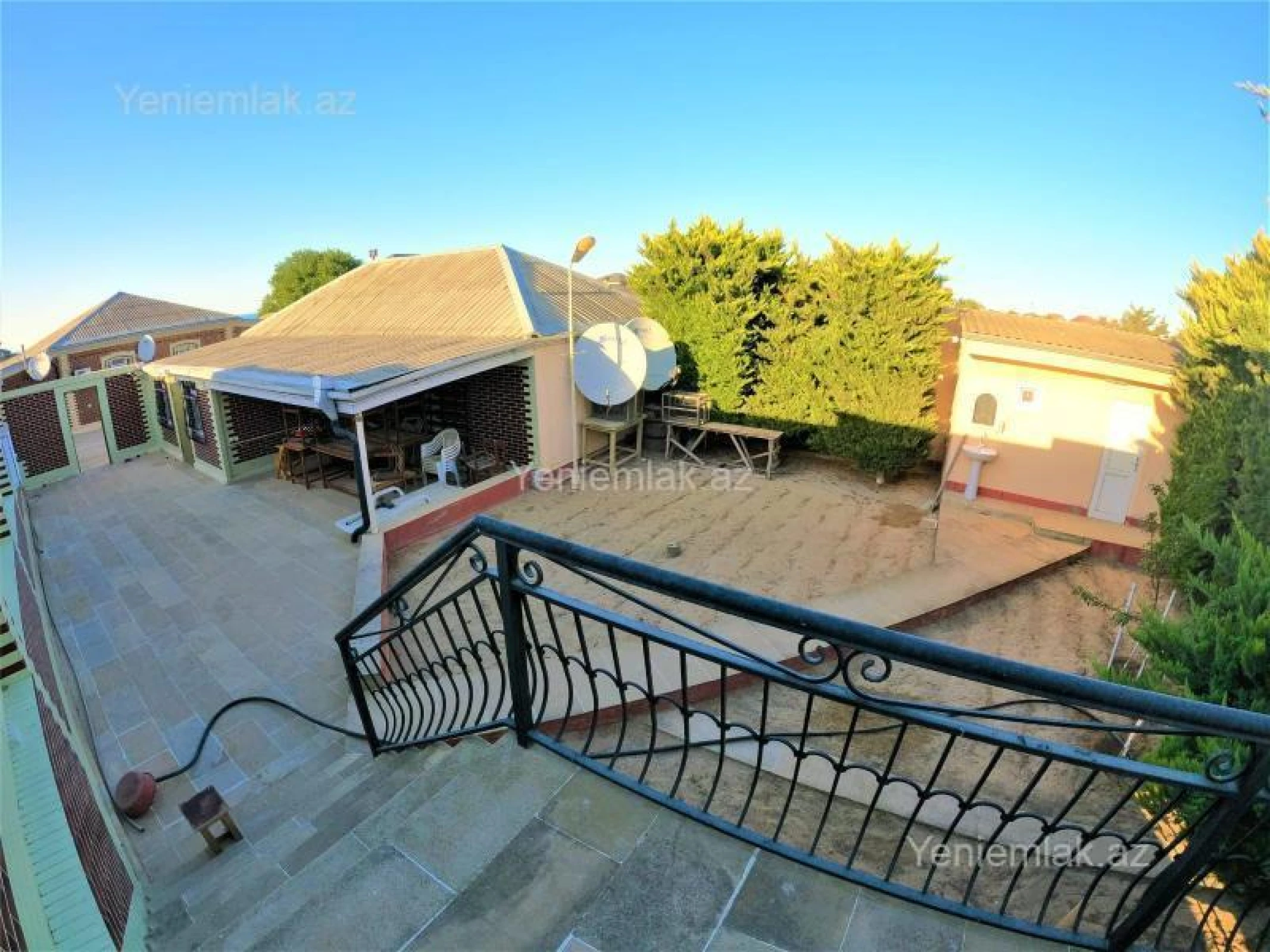 Satılır 8 otaqlı həyət evi 300 m²