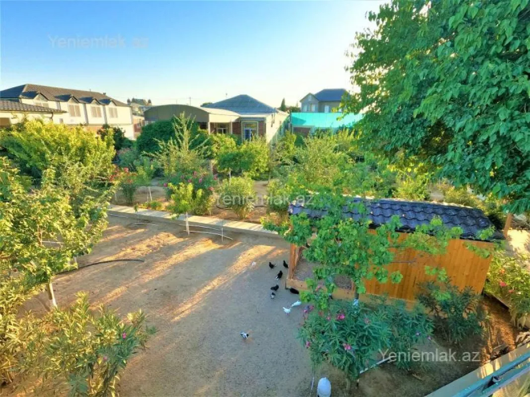 Satılır 8 otaqlı həyət evi 300 m²