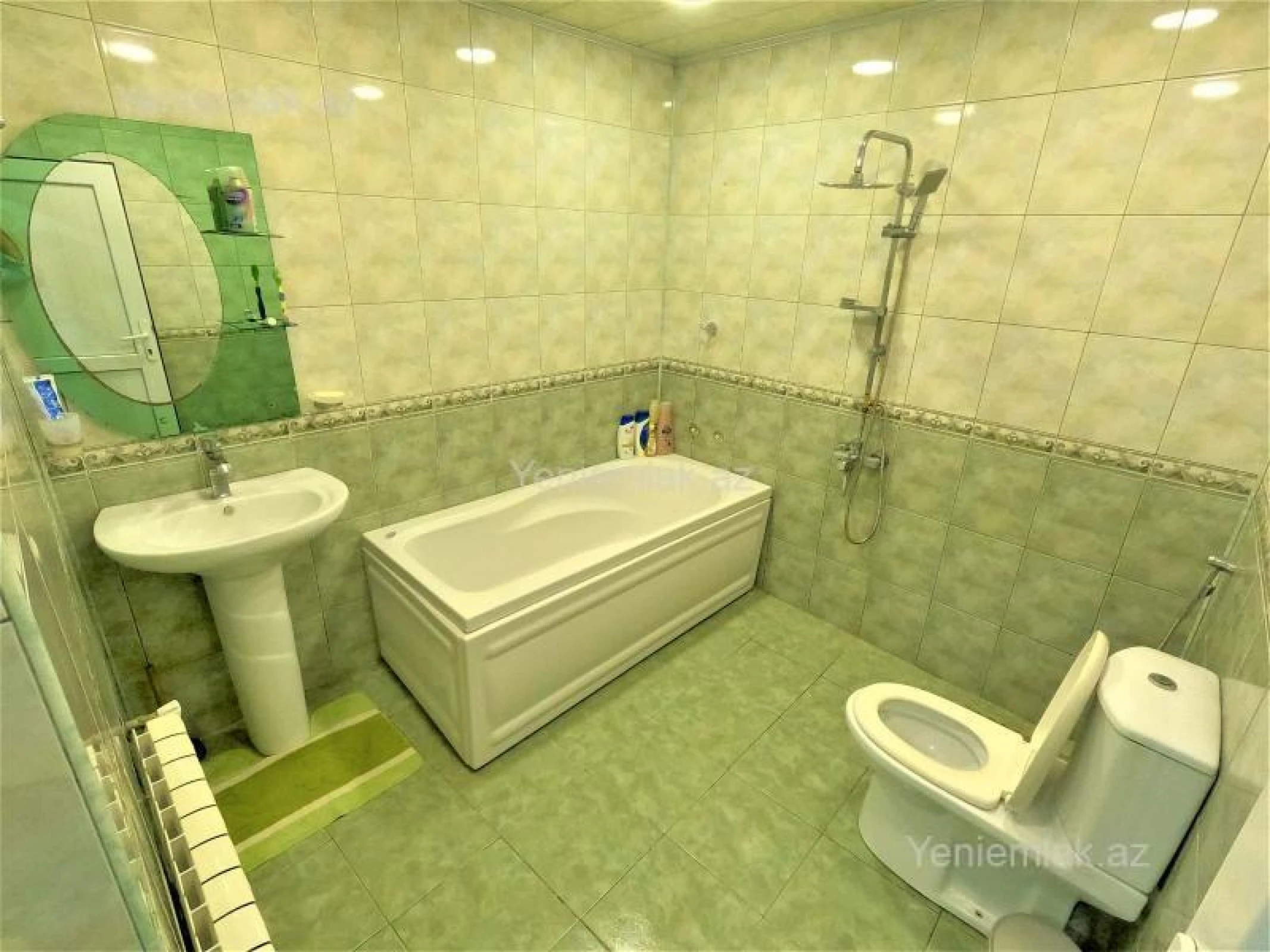 Satılır 8 otaqlı həyət evi 300 m²