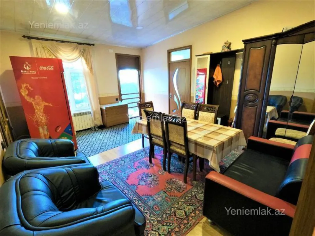 Satılır 8 otaqlı həyət evi 300 m²