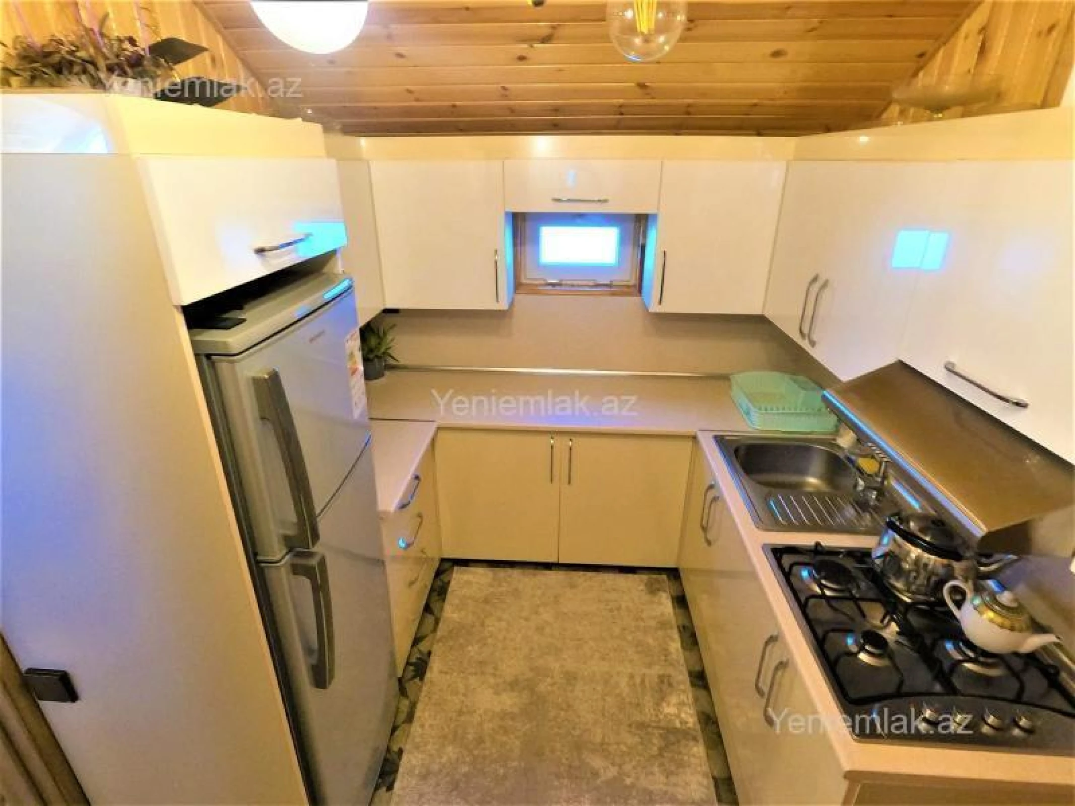 Satılır 8 otaqlı həyət evi 300 m²