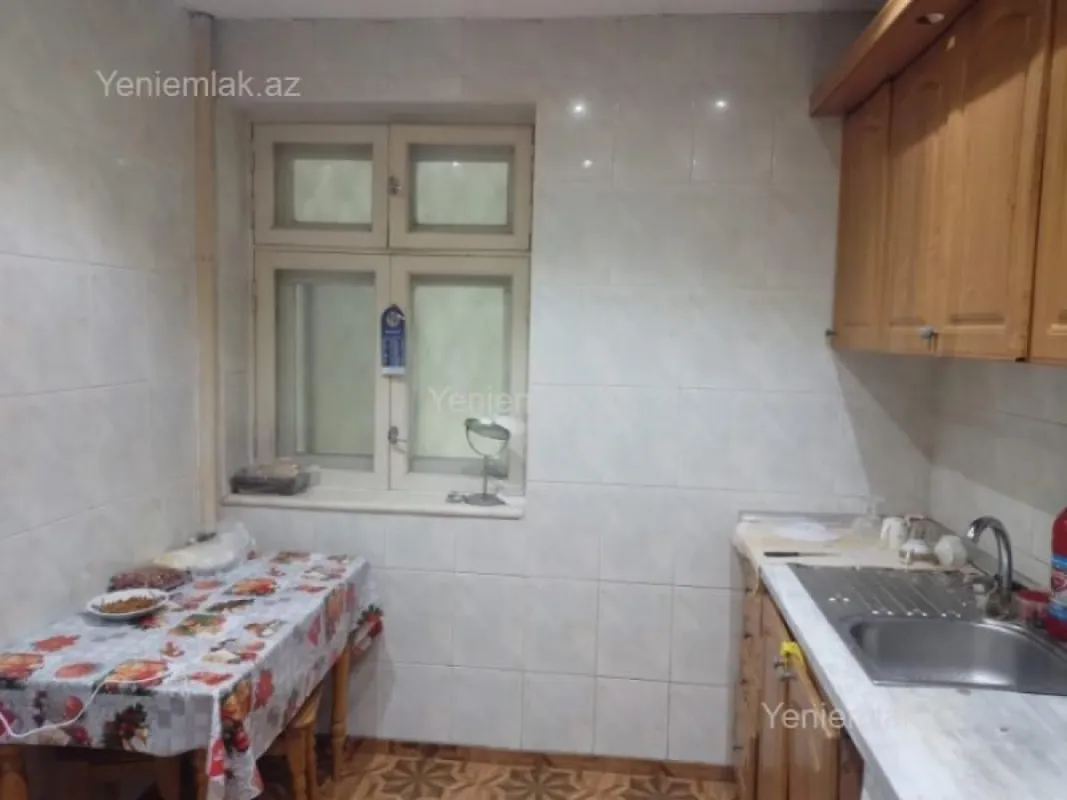 Satılır 3 otaqlı köhnə tikili 90 m²