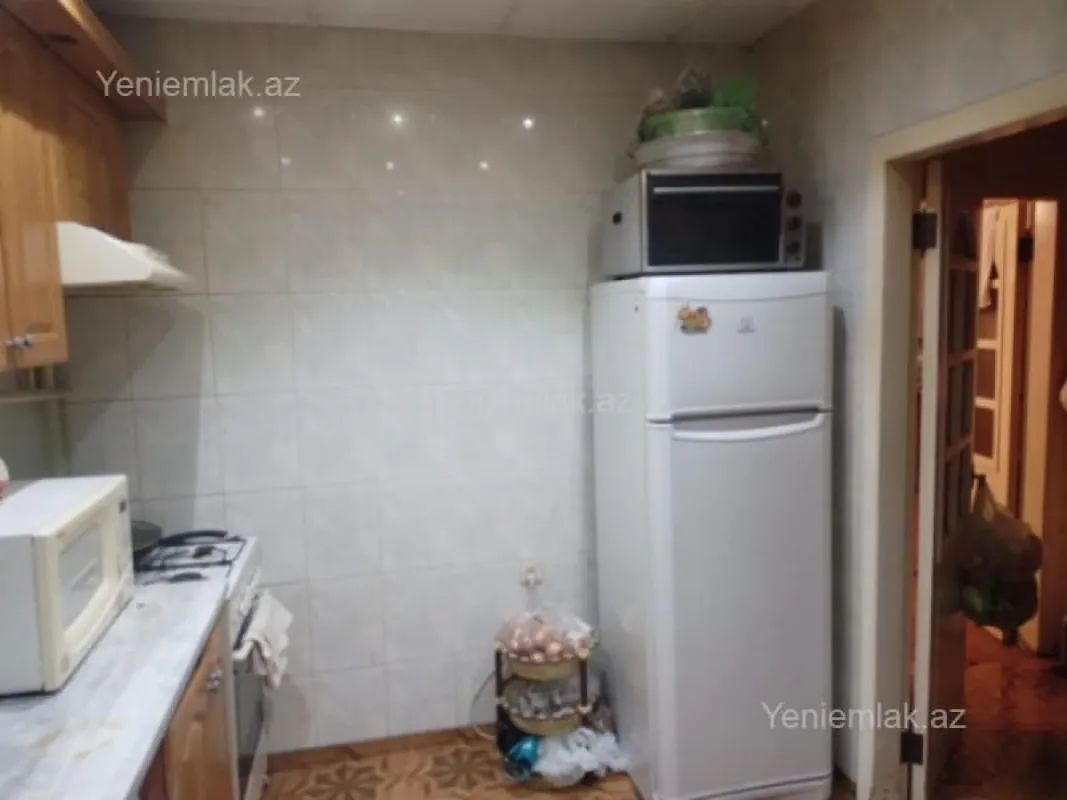 Satılır 3 otaqlı köhnə tikili 90 m²