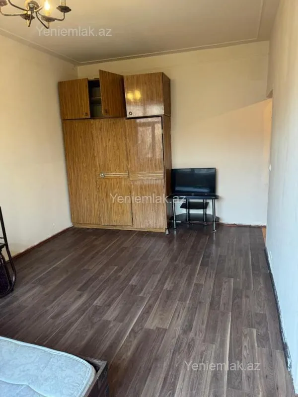 Satılır 1 otaqlı köhnə tikili 35 m²