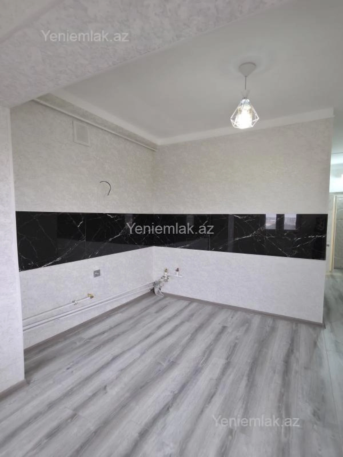 Satılır 2 otaqlı köhnə tikili 65 m²