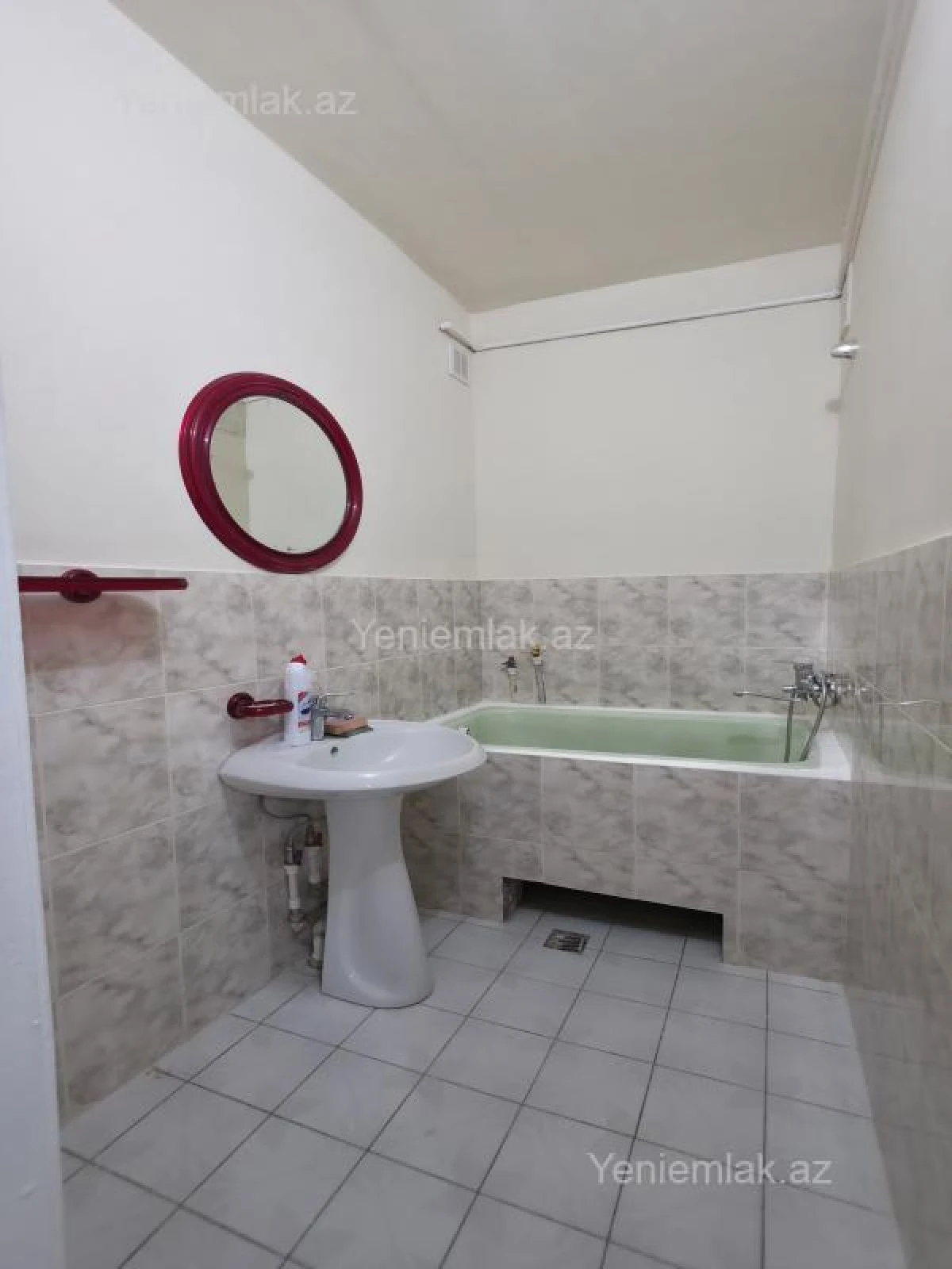 Satılır 2 otaqlı köhnə tikili 65 m²