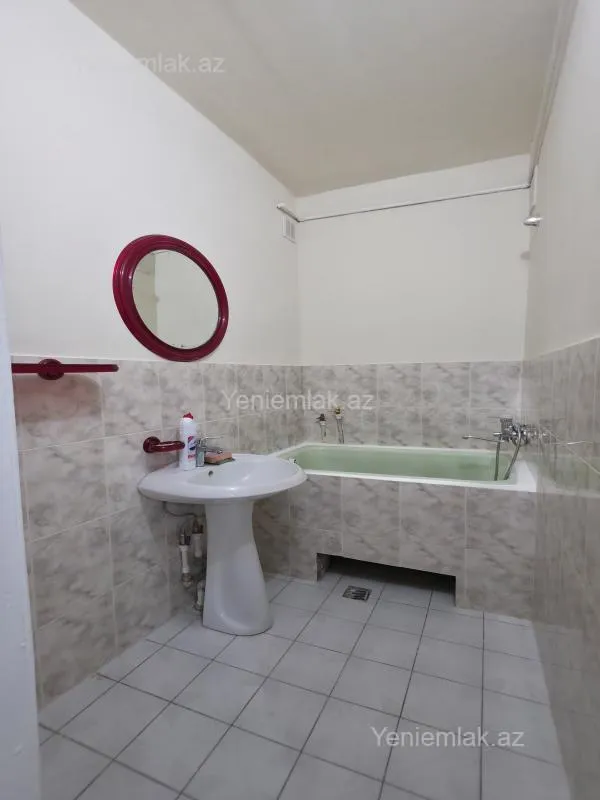 Satılır 2 otaqlı köhnə tikili 65 m²